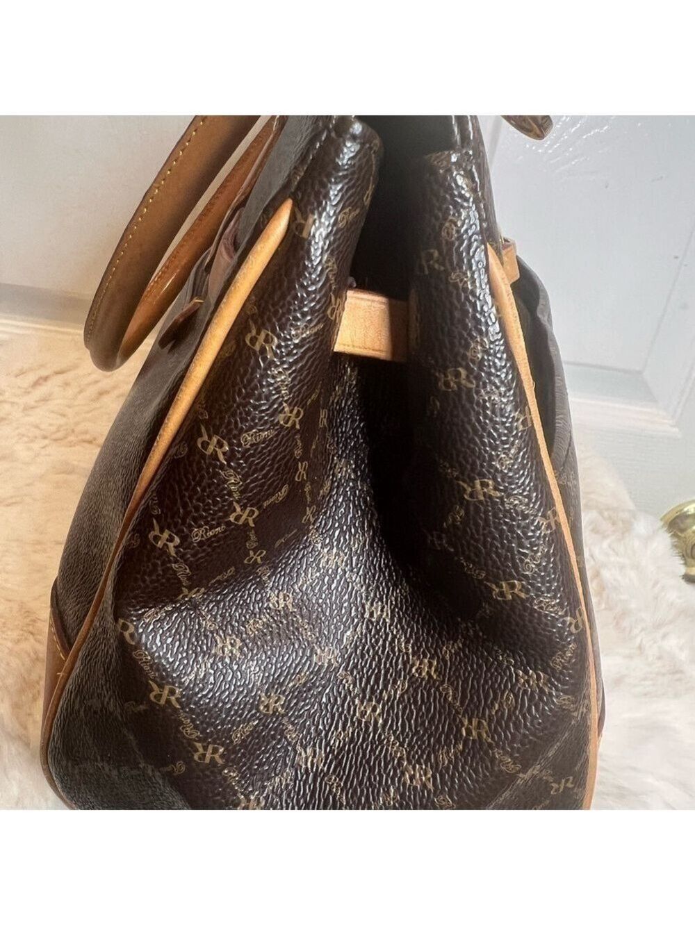 RIONI ITALIA PRINCESS SATCHEL. 14” x 5.3” x 9”. - Picture 3 of 15